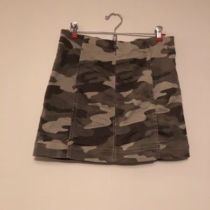 Jolt Camo Skirt, size 9, 29” waist, zipper in back, paneled design
